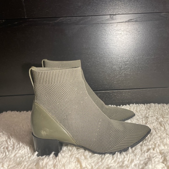 Everlane Boot - Picture 2 of 4